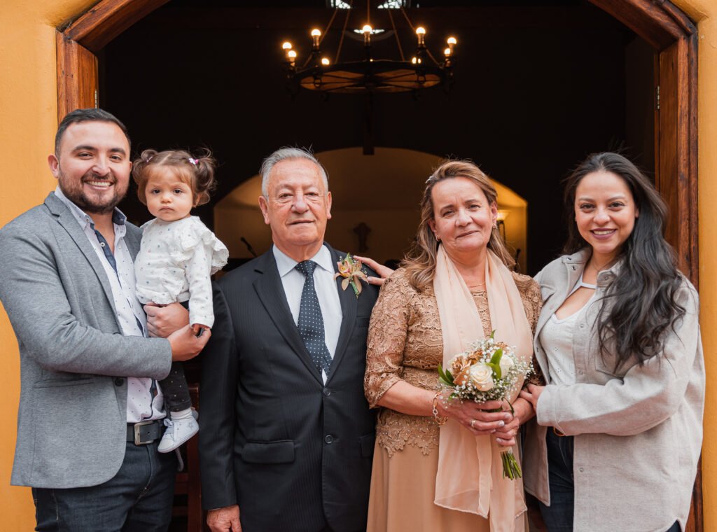 Recepción de boda capturada por fotógrafo para bodas en Bogotá